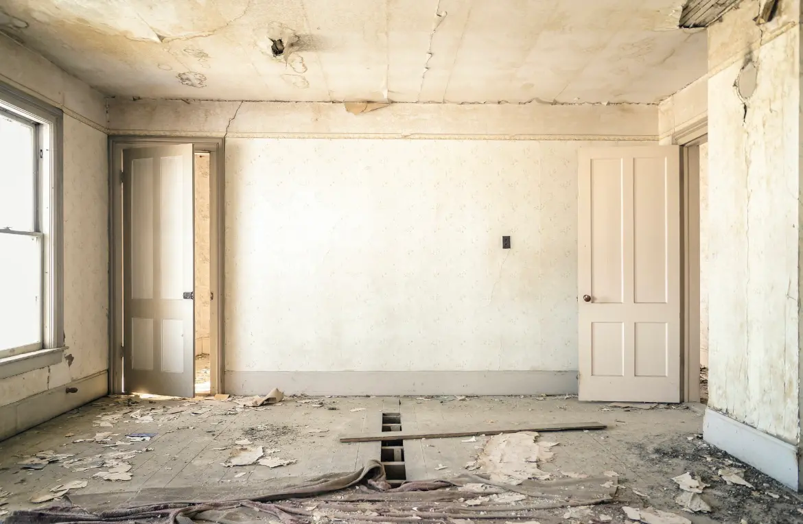 Waste disposal crew managing a cleanout project in Lake Land'Or